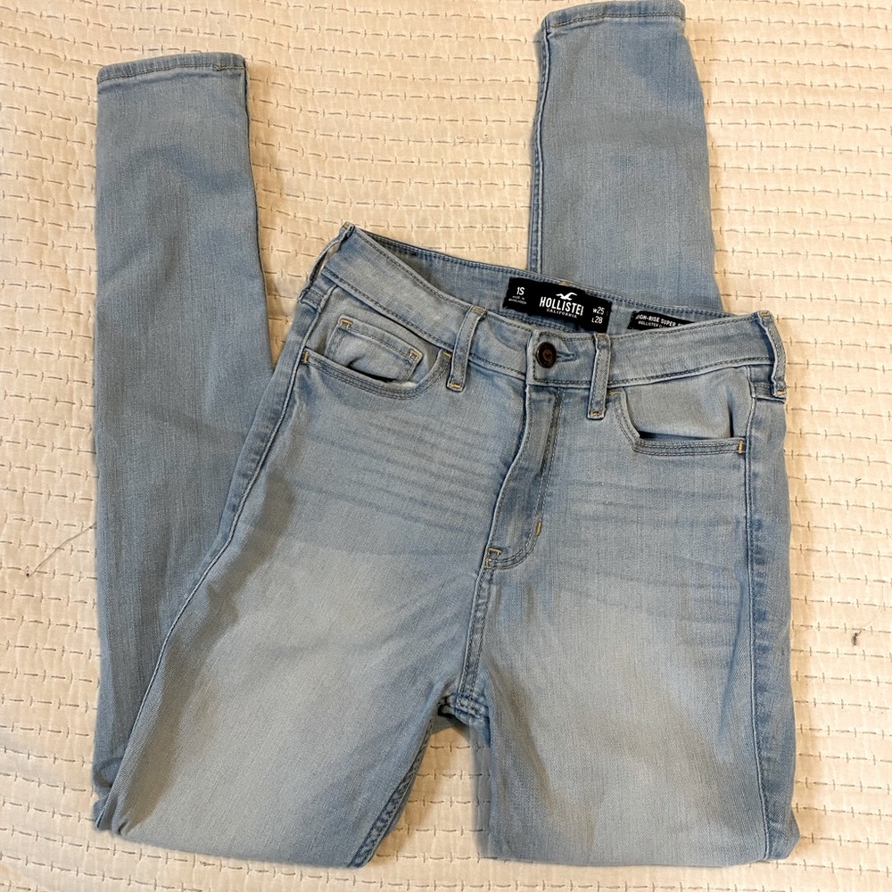 Hollister high-rise light wash super skinny jeans, length regular